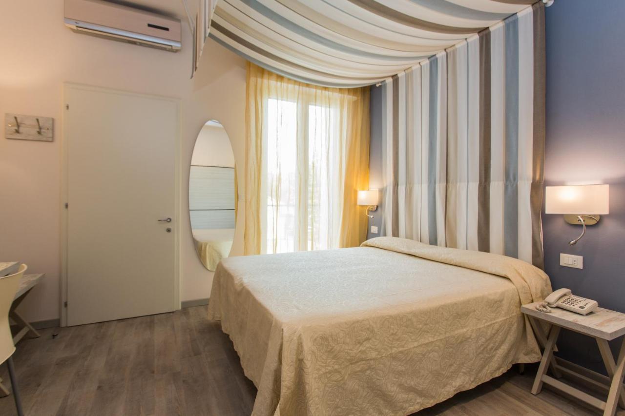 Hotel Trieste Cesenatico Exterior photo